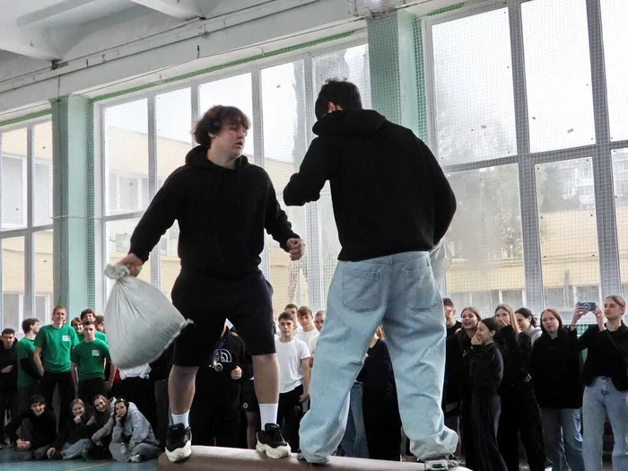 Военно‑спортивный праздник «А ну‑ка, парни!» (8)