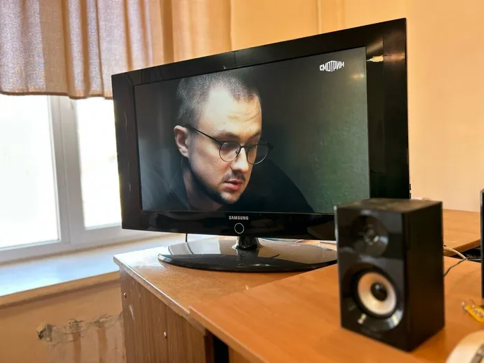 просмотр документального фильма (4)