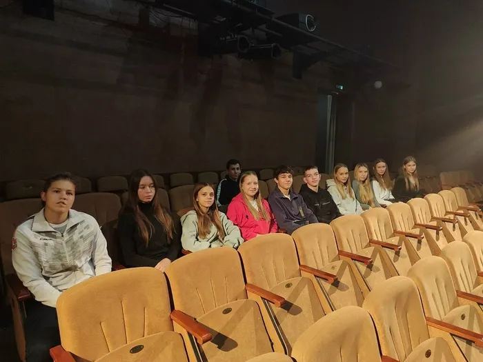 студенты в театре (4)