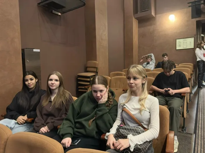 студенты в театре (2)