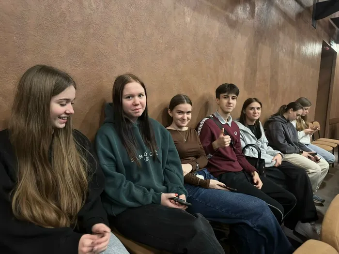 студенты в театре (4)