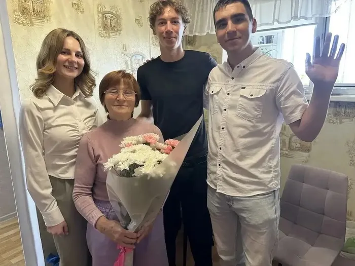 студенты поздравляют ветеранов СПО (6)