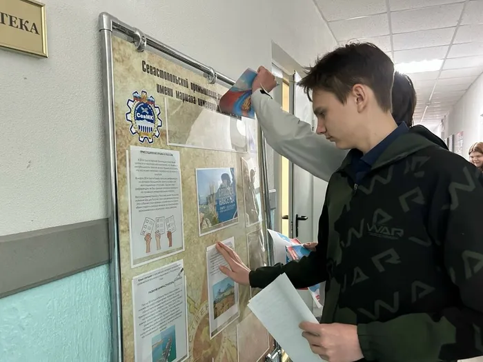 студенты украсили колледж к 18 марта (2)