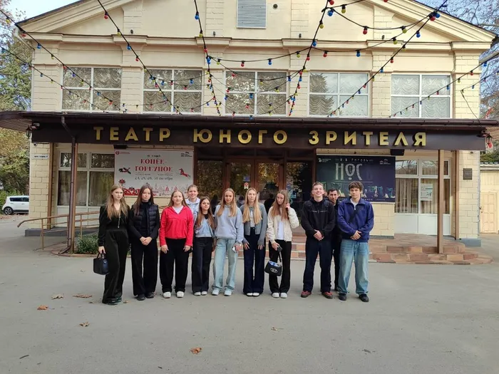 студенты в театре (1)