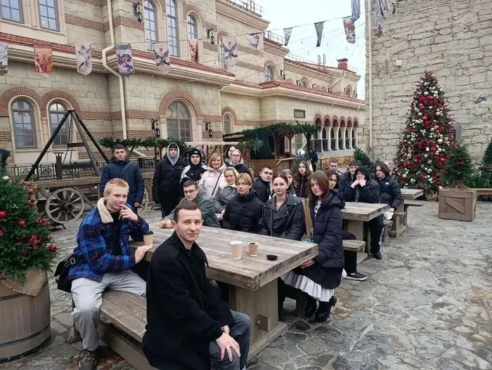 студенты в Новом Херсонесе (2)