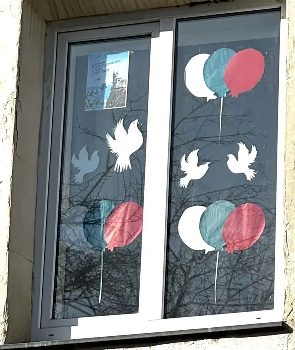 студенты украсили колледж к 18 марта (5)