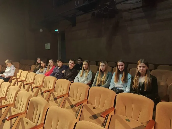 студенты в театре (5)