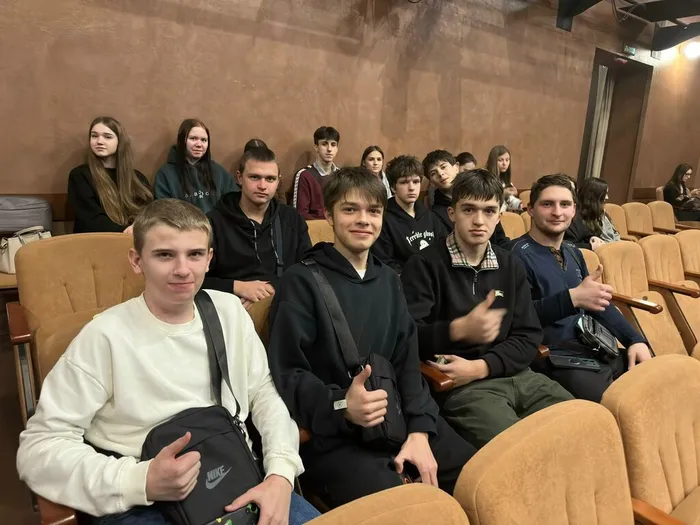 студенты в театре (3)