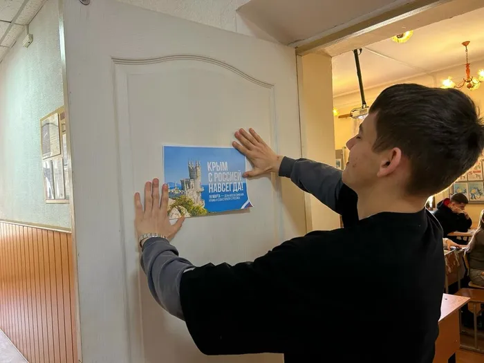 студенты украсили колледж к 18 марта (4)