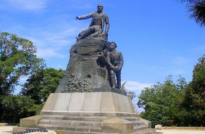 Памятник-Корнилову