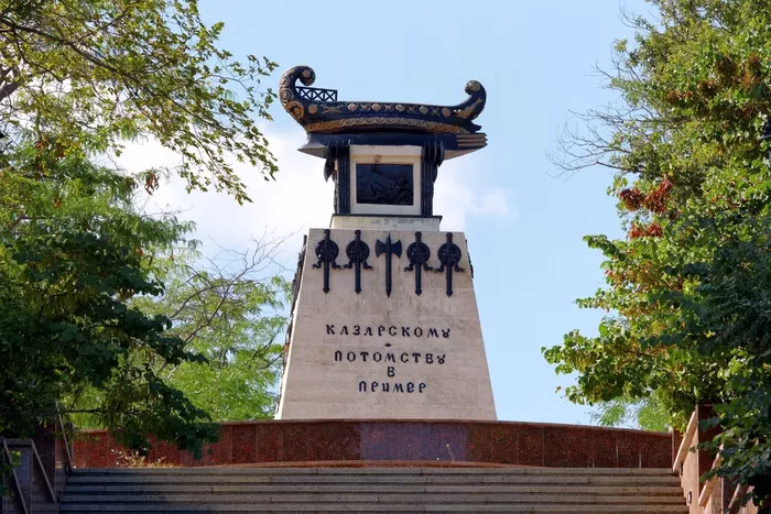 памятник Казарскому