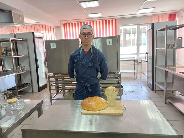 студенты приготовили хлеб