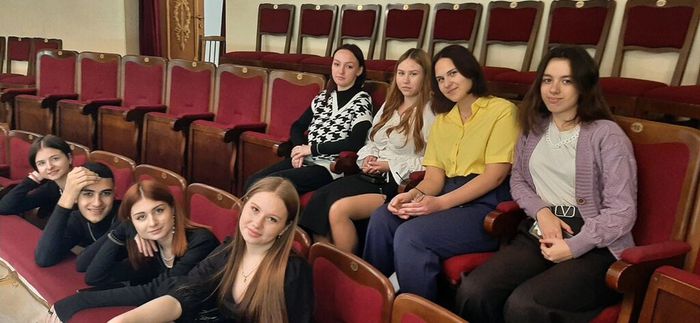 студенты СевМК в театре Луначарского (2)