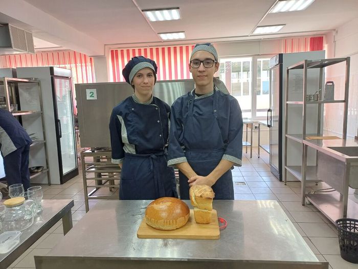 студенты приготовили хлеб (1)